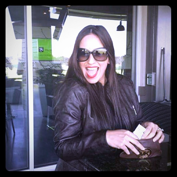 Meet your Posher, Tania - Picture 1 of 1